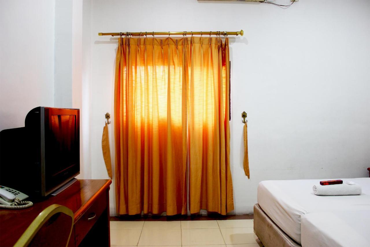 Sabrina Hotel Sisingamangaraja Пеканбару Екстериор снимка