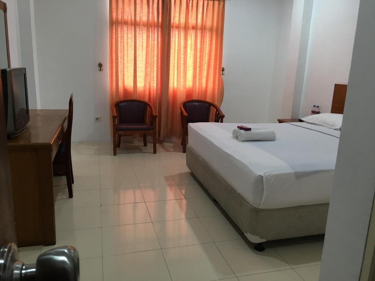 Sabrina Hotel Sisingamangaraja Пеканбару Екстериор снимка